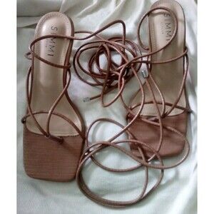 SIMMI LONDON US Size 8.  2 1/2" Heeled Sandal w/ Ankle Tie Strap Camel Snake EUC